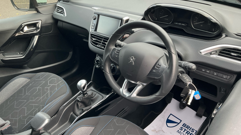 Peugeot 2008 1.2 PureTech 110 Signature 5dr Petrol Estate